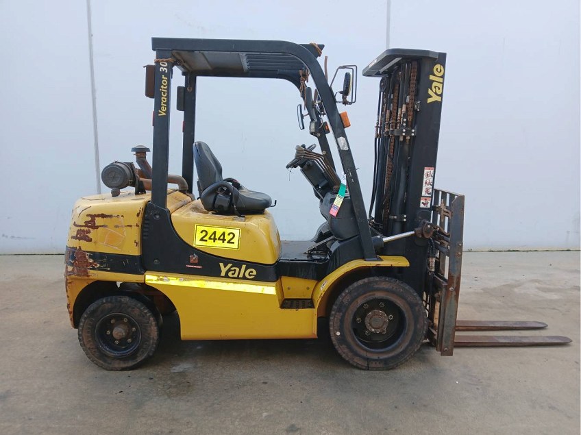 Used forklift: YALE GDP30TK 