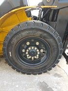 Used forklift: YALE GDP25UX