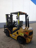 Used forklift: YALE GDP25UX