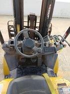 Used forklift: YALE GDP25UX