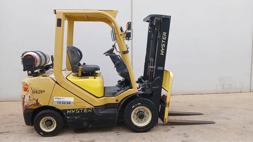 Used Equipment: HYSTER H2.5UT