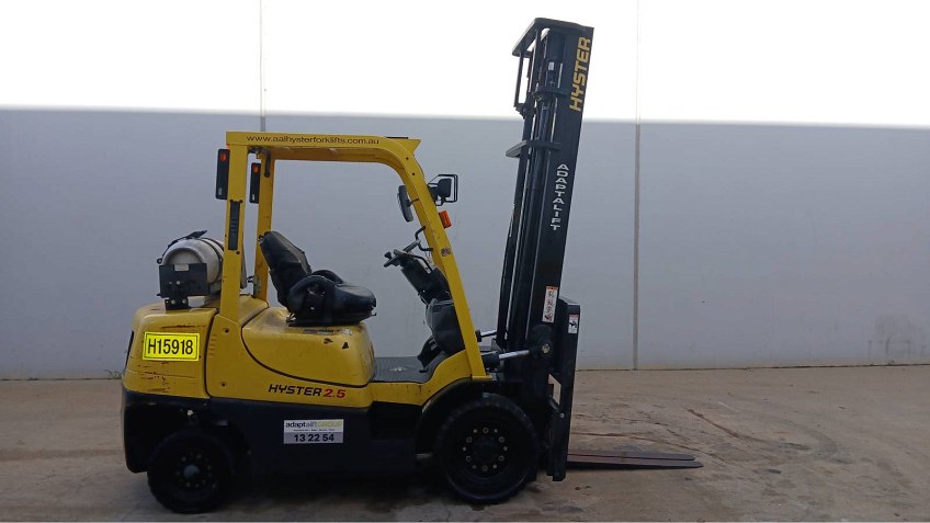 Used Equipment: HYSTER H2.5XT
