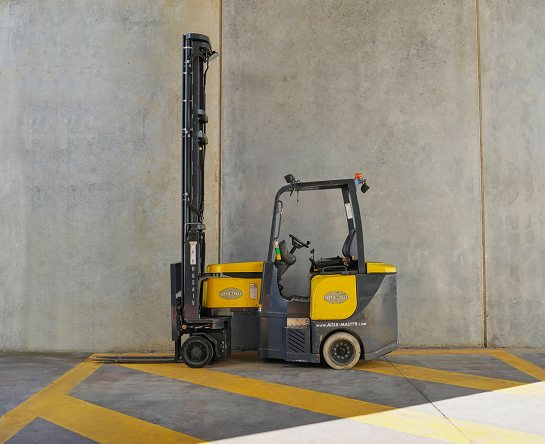 Used Forklift: AISLE-MASTER 20SHE 