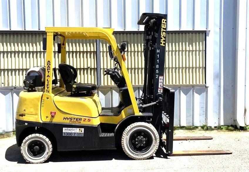 Used Equipment: HYSTER H2.5TX 