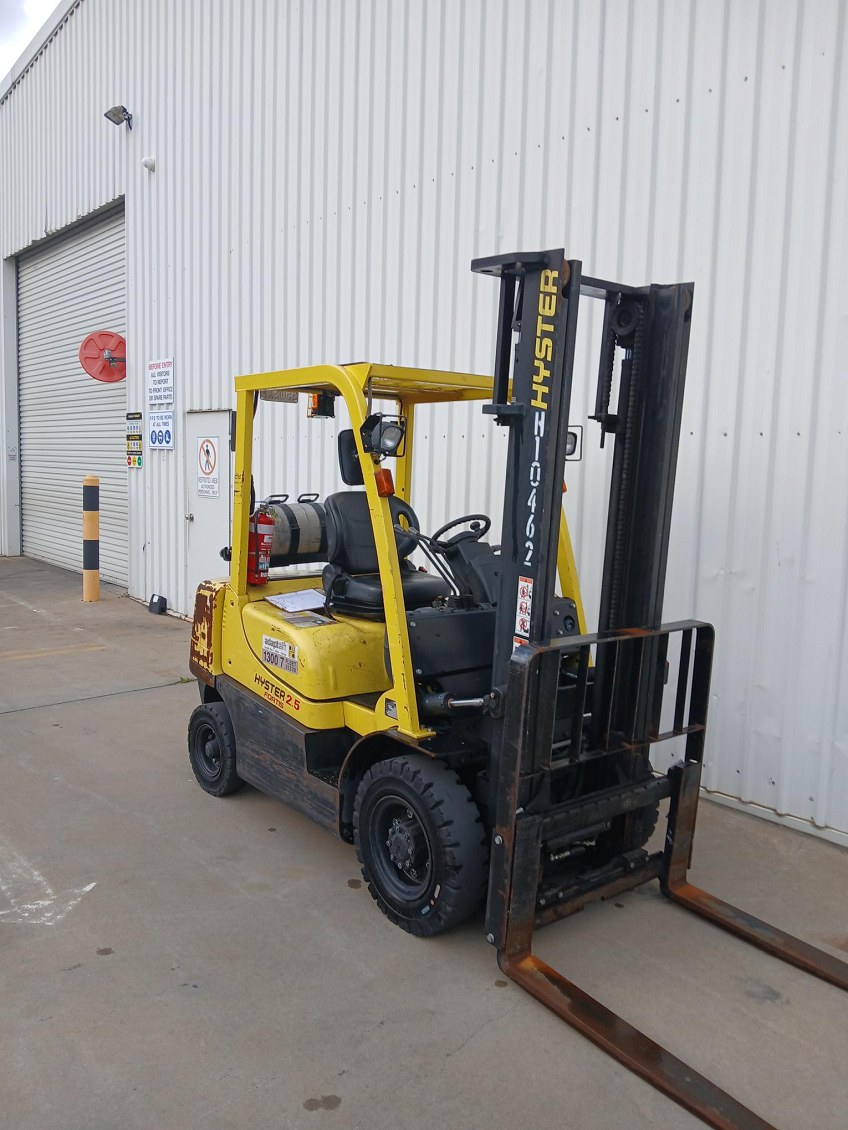 Used Equipment: HYSTER H2.5TX 