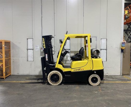 Used Forklift: HYSTER H2.5XT