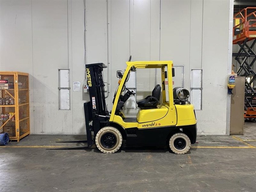 Used Equipment: HYSTER H2.5XT