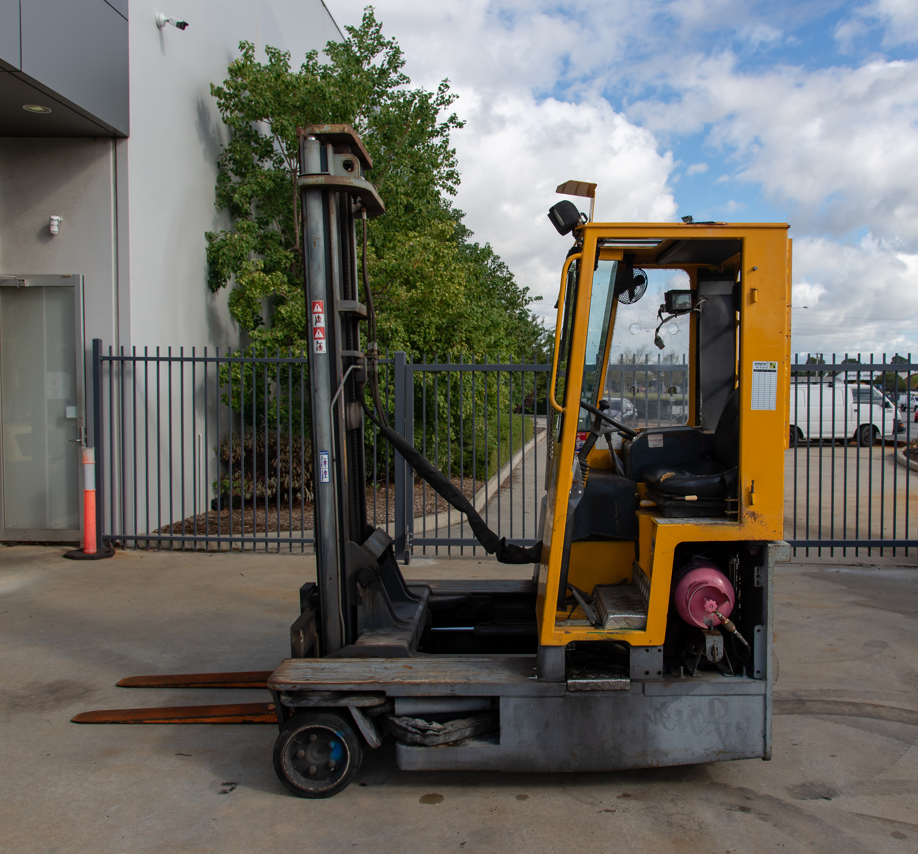 Used forklift: COMBILIFT C3000 