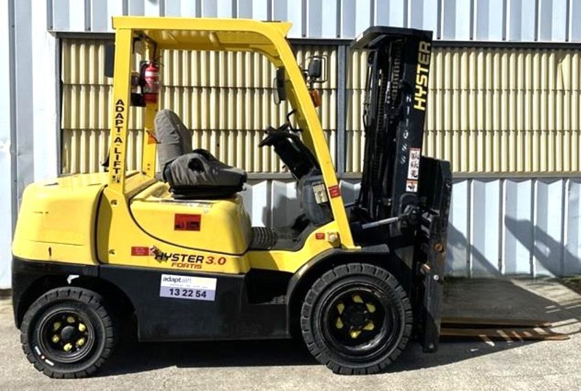 Used Equipment: HYSTER H3.0TX 