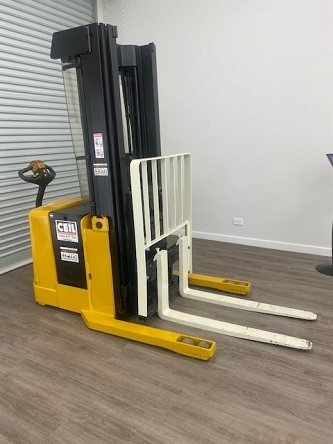 Used Forklift: YALE MRW030L 