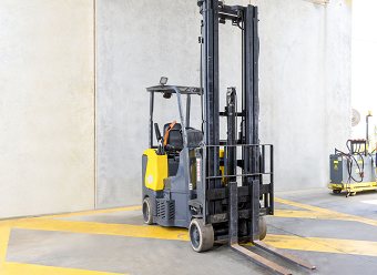 Used Forklift Special: AISLE-MASTER 15E