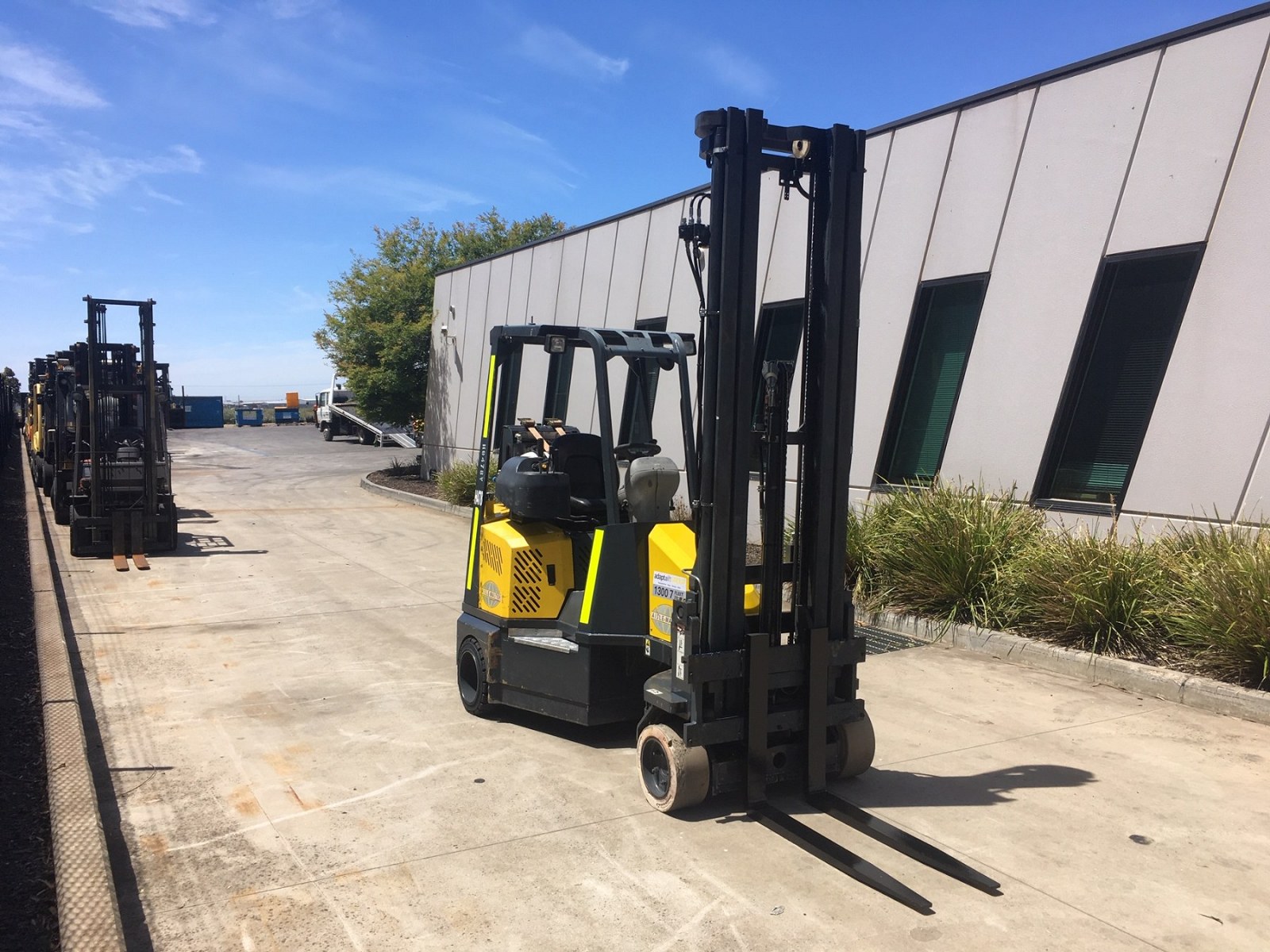 Used forklift: AISLE-MASTER 20WH 