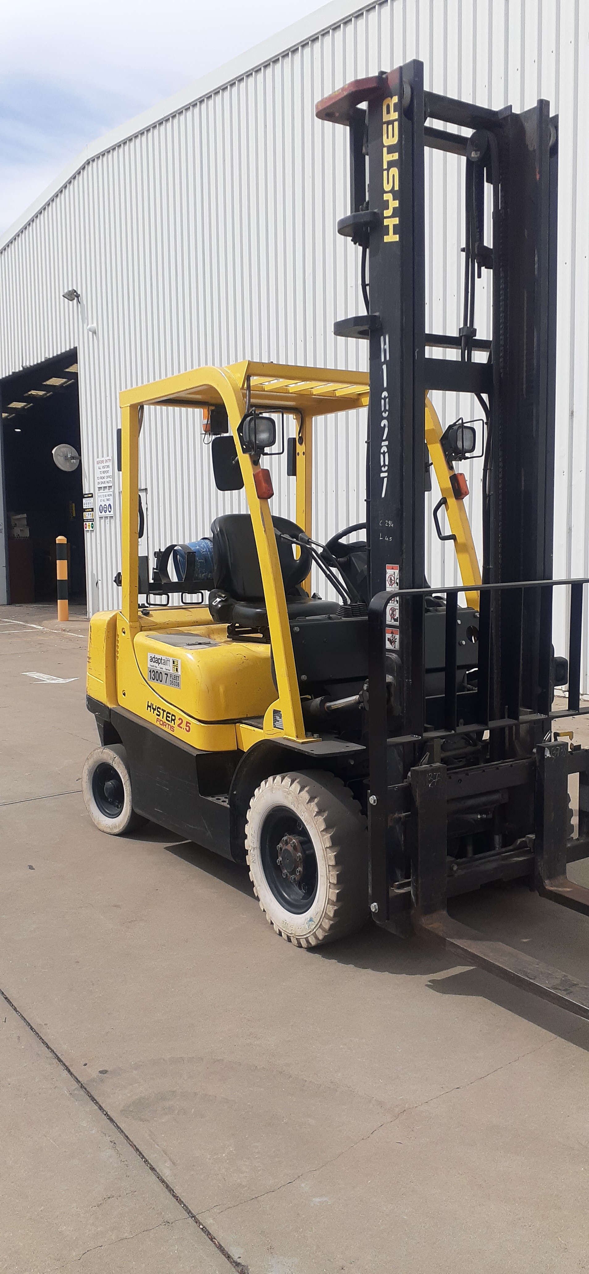 Used forklift: HYSTER H2.5TX 