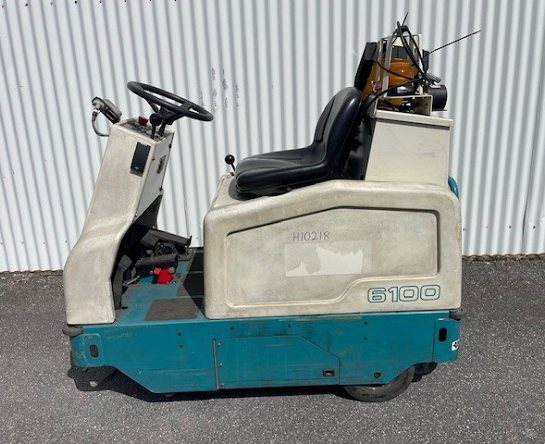 Used Forklift: TENNANT 6100 
