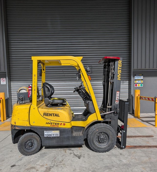 Used Equipment: HYSTER H2.5TX 