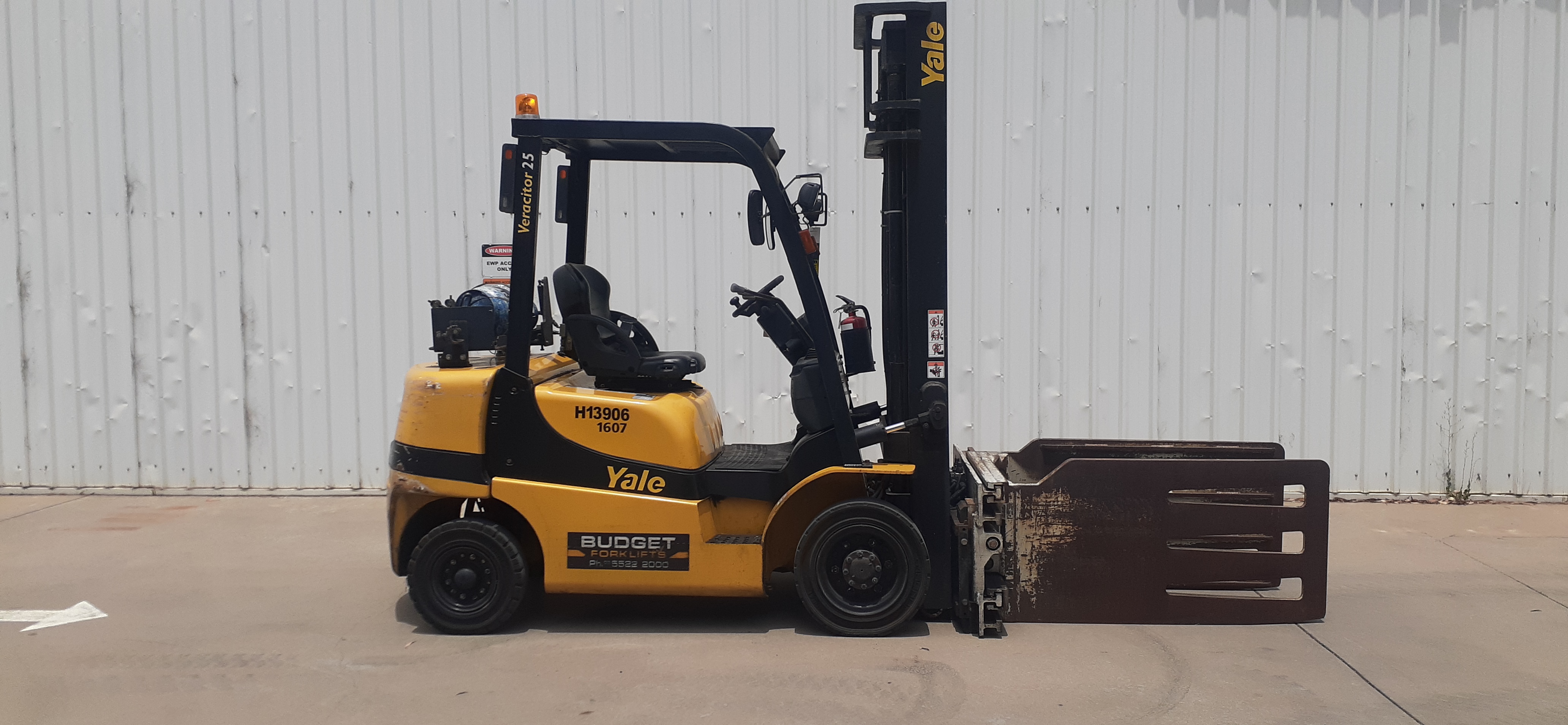 Used forklift: YALE GLP25RK 