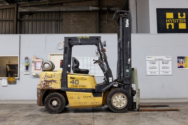 Used forklift: YALE GLP40LH 