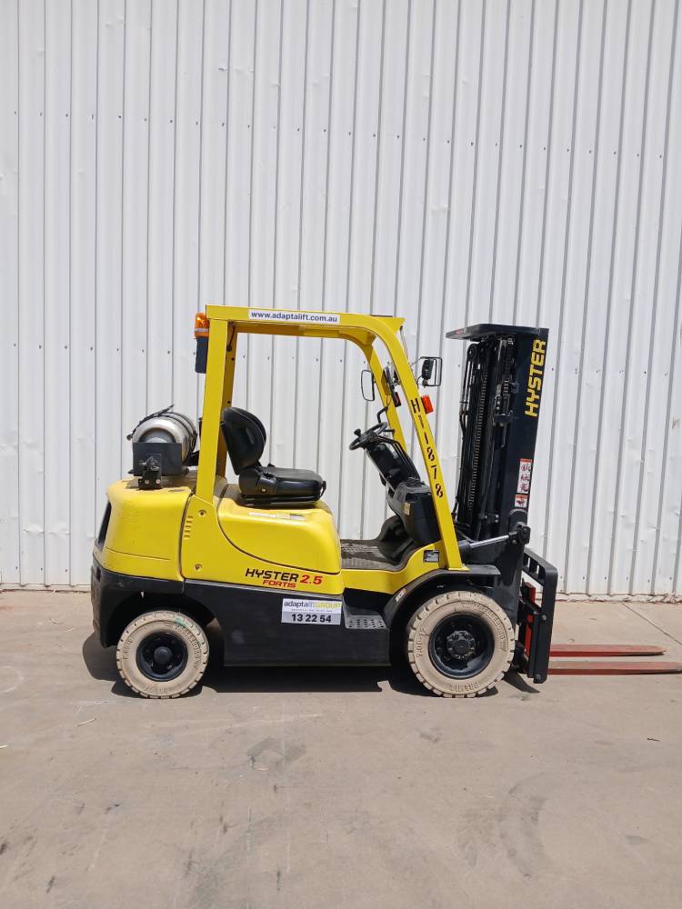 Used Equipment: HYSTER H2.5TX 