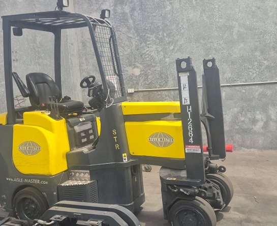 Used Forklift: AISLE-MASTER 20SHE