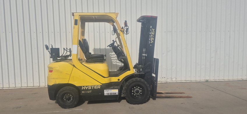 Used Equipment: HYSTER H2.5UT