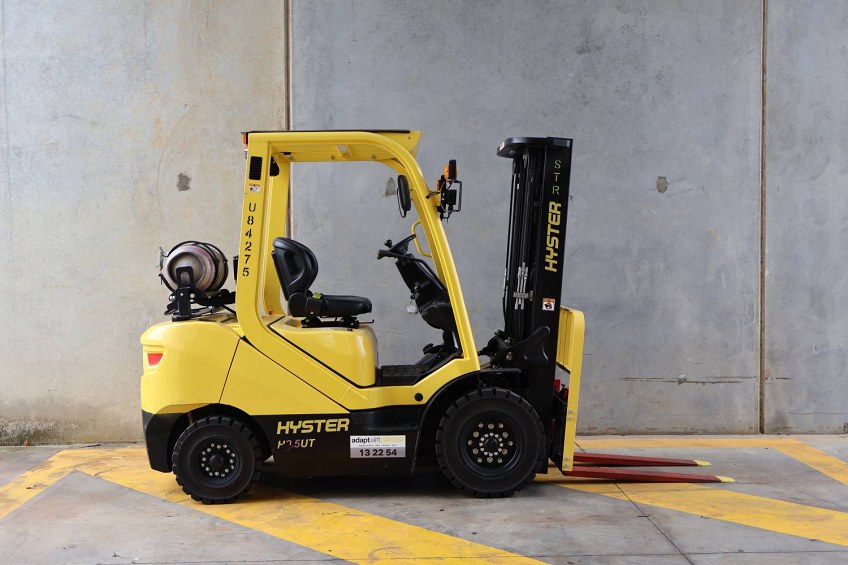 Used Equipment: HYSTER H2.5UT 