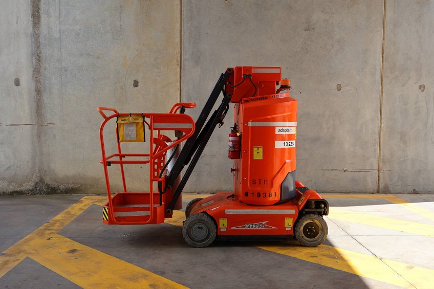 Used Equipment: DINGLI MV095J 