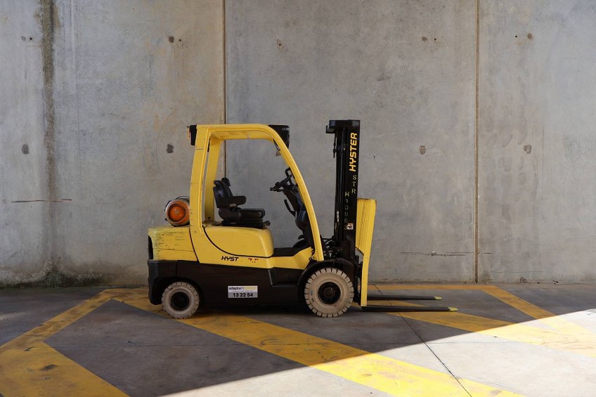 Used Equipment: HYSTER H2.5CT
