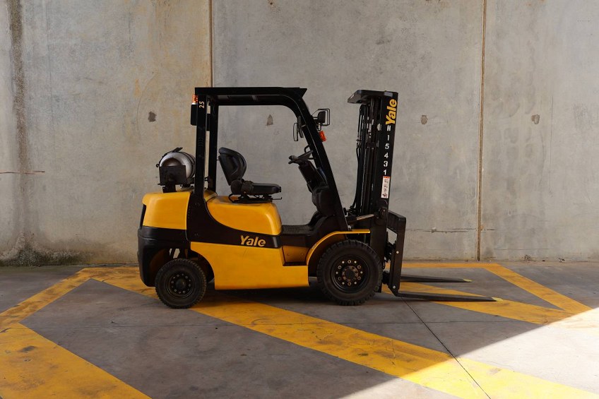 Used Equipment: YALE GLP25MX