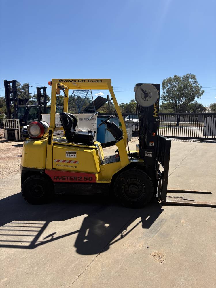 Used Equipment: HYSTER H2.50DX 