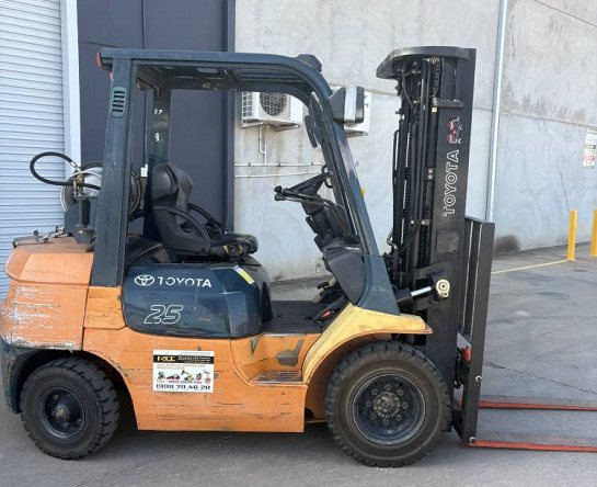 Used Forklift: TOYOTA 42 7FG20 