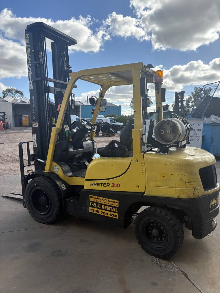 Used Equipment: HYSTER H3.0XT