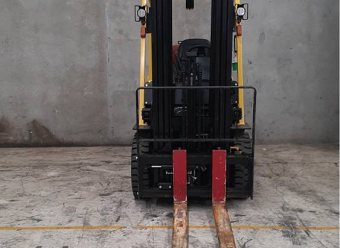 Used Forklift Special: HYSTER H2.5XT