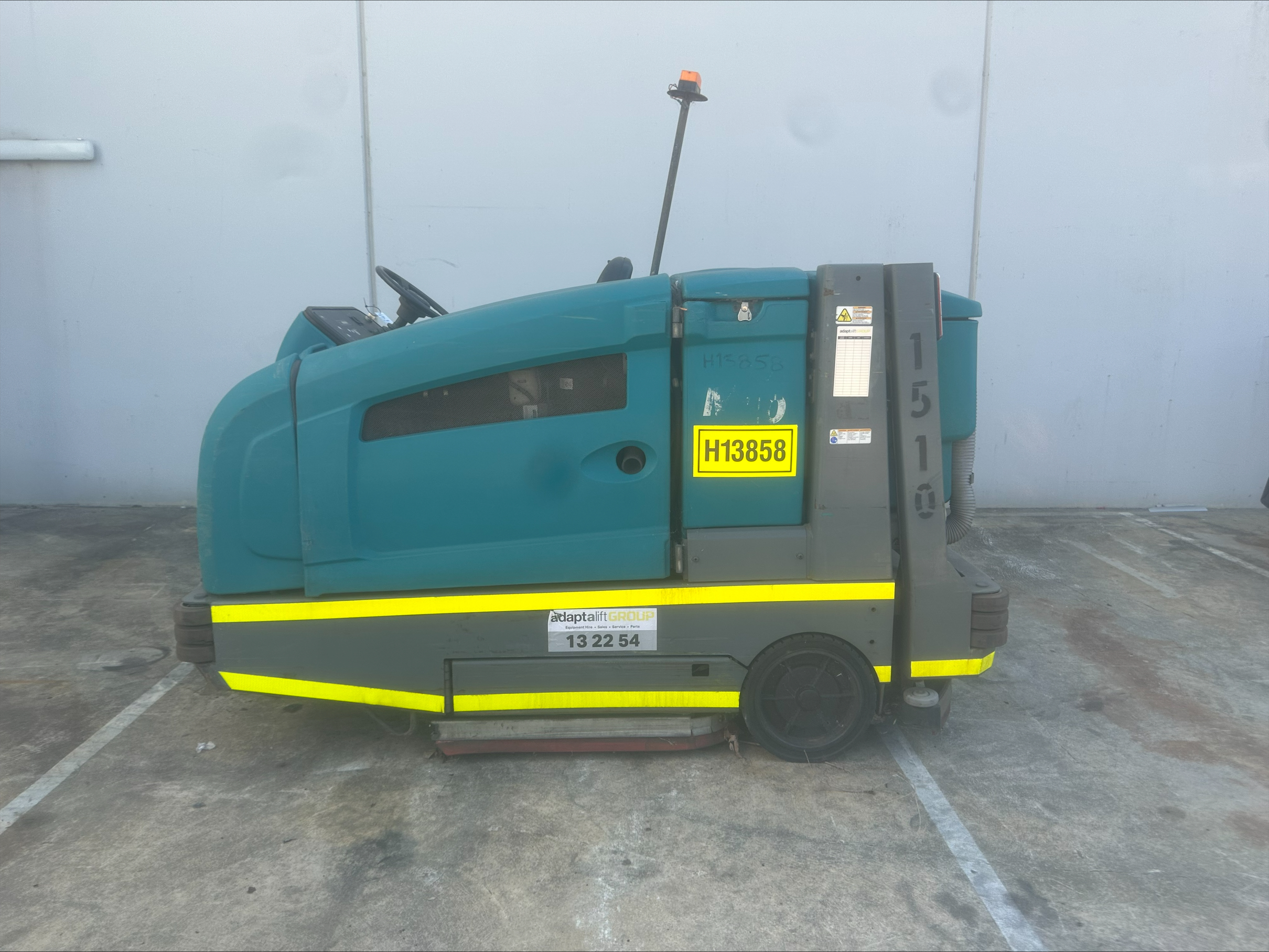 Used forklift: TENNANT M20 