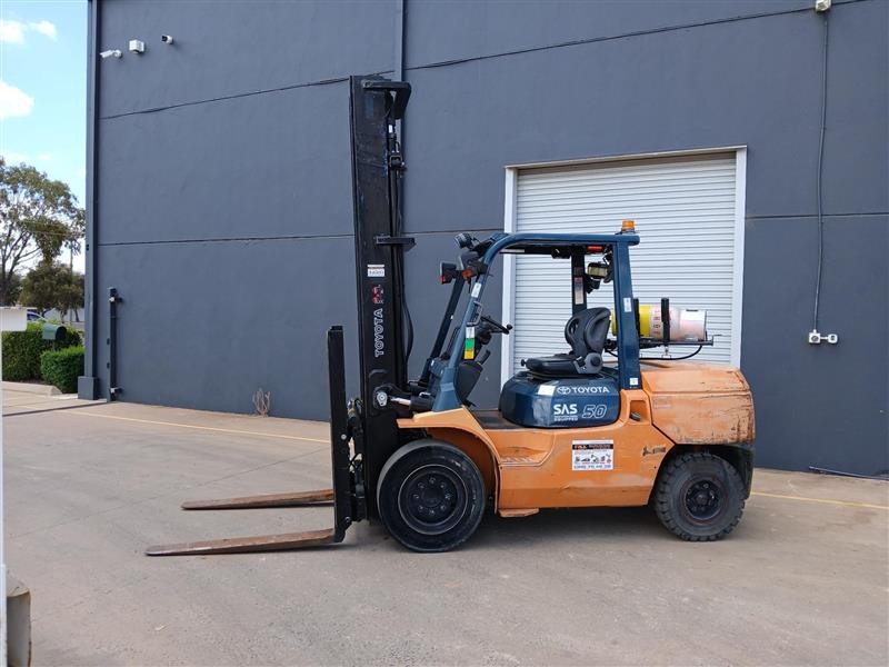 Used Equipment: TOYOTA 02-7FGA50 