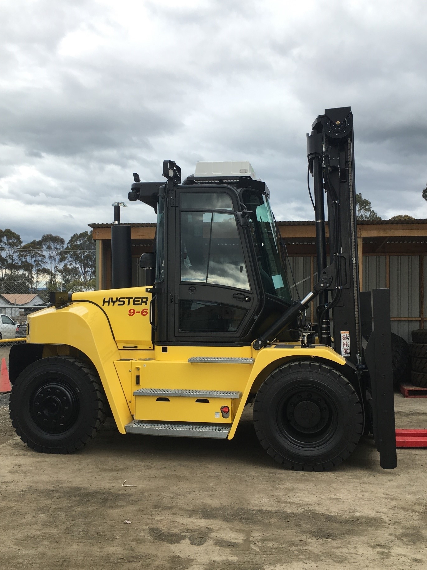 Australian sustainable timber hyster forklift 1