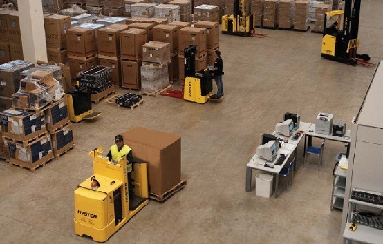 Cross docking with hyster