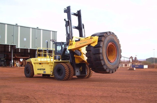 Hyster counterbalance forklift outdoor operation