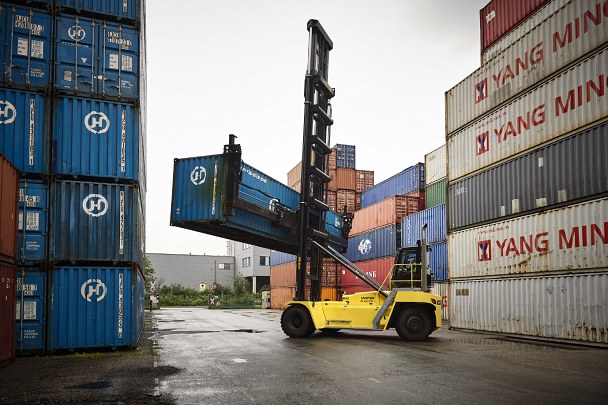 Hyster H8XD EC6 Empty Container Handler action1 Hyster H8XD EC6 Empty Container Handler action1