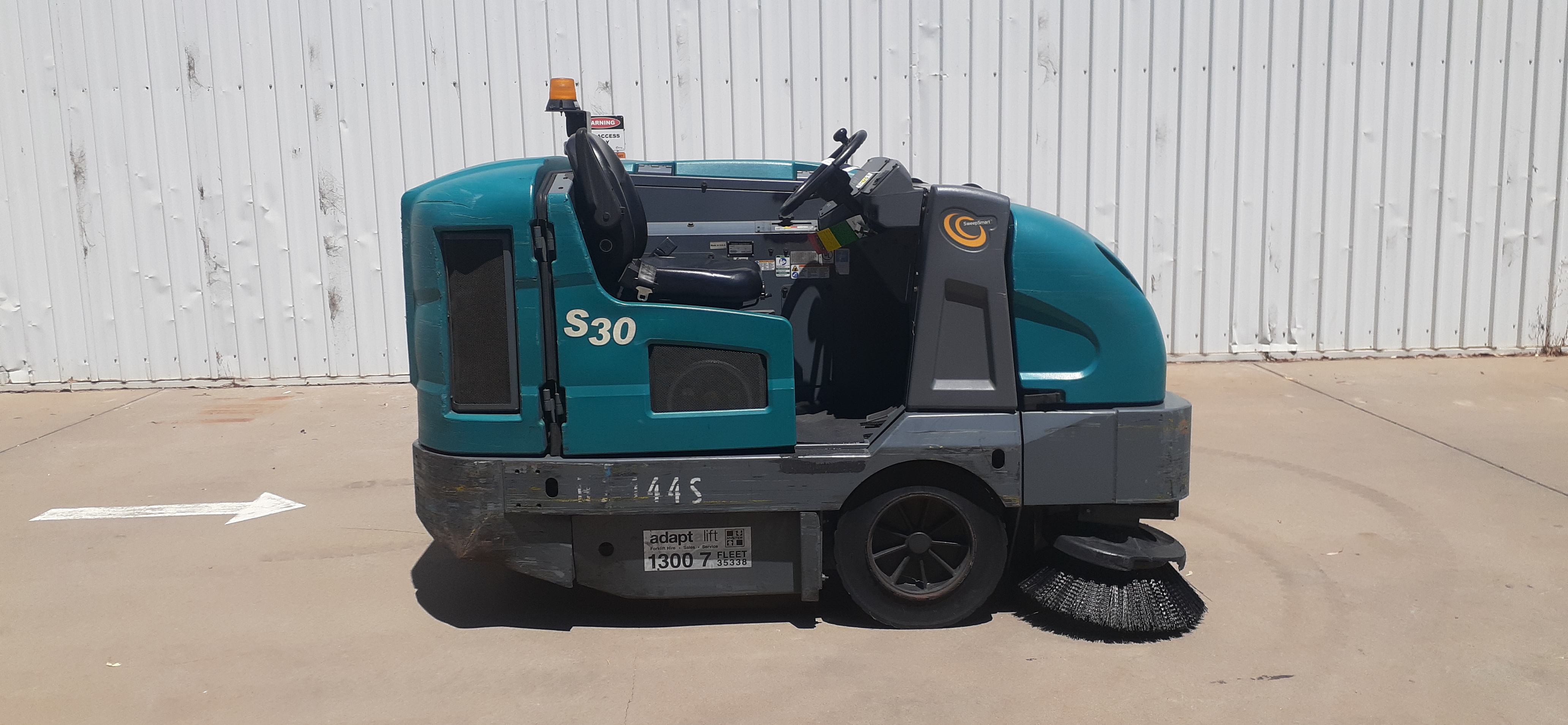 Used forklift: TENNANT S30XP 